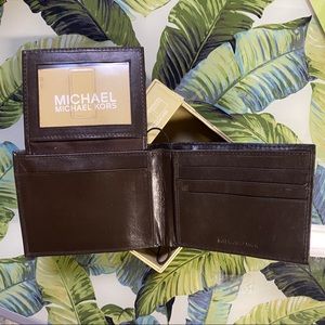 New Michael kors men’s brown passcase wallet